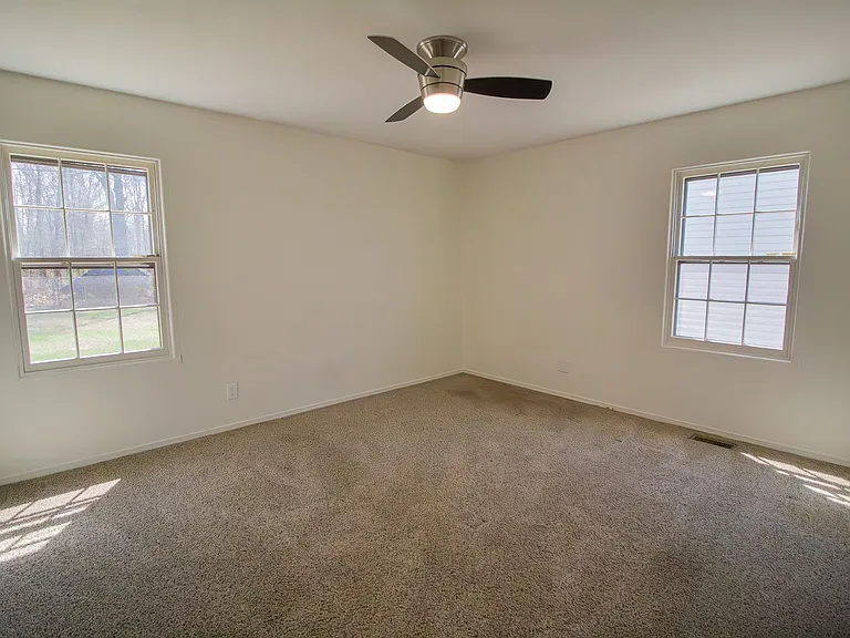 31 Mildred Ln — Photo 8