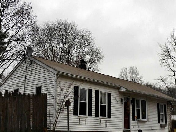 3rd image of 627 Auburn St