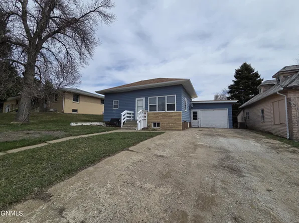 415 Court St, Flasher, ND 58535