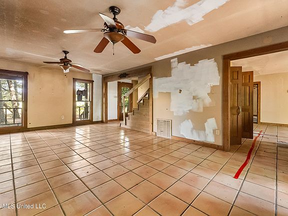 4th image of 465 Liles Rd