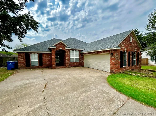 1813 Nightingale Cir, McAlester, OK 74501