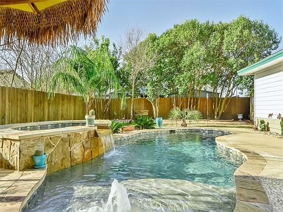 An urban retreat in the heart of Austin's Crestview neighborhood, this beautifully renovated home ha
