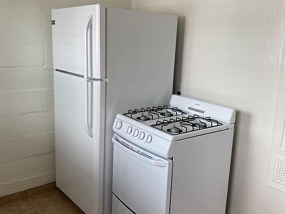 3rd image of 515 S Catalina Ave APT B