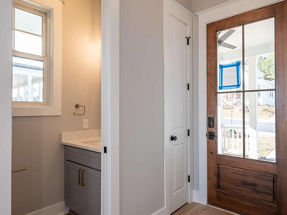 5th image of 220 Highpointe Ln