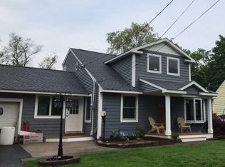 29 Oak St, Oakland, NJ 07436