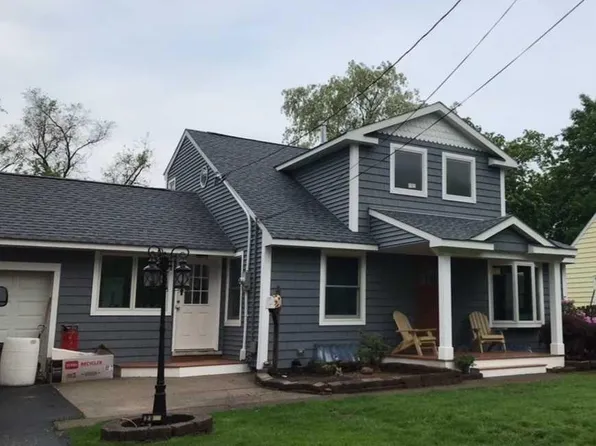 29 Oak St, Oakland, NJ 07436