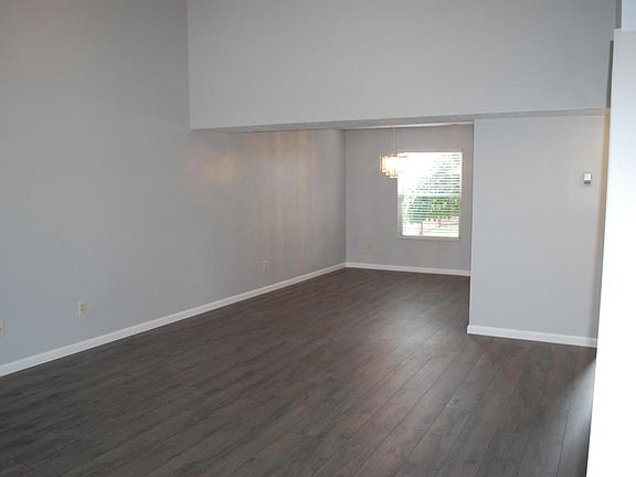 4th image of 1120 Greeley Dr