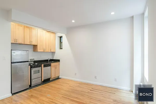 Rented by Bond New York | media 5