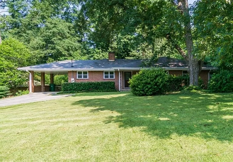 2790 Glenbriar Dr NE — Photo 1