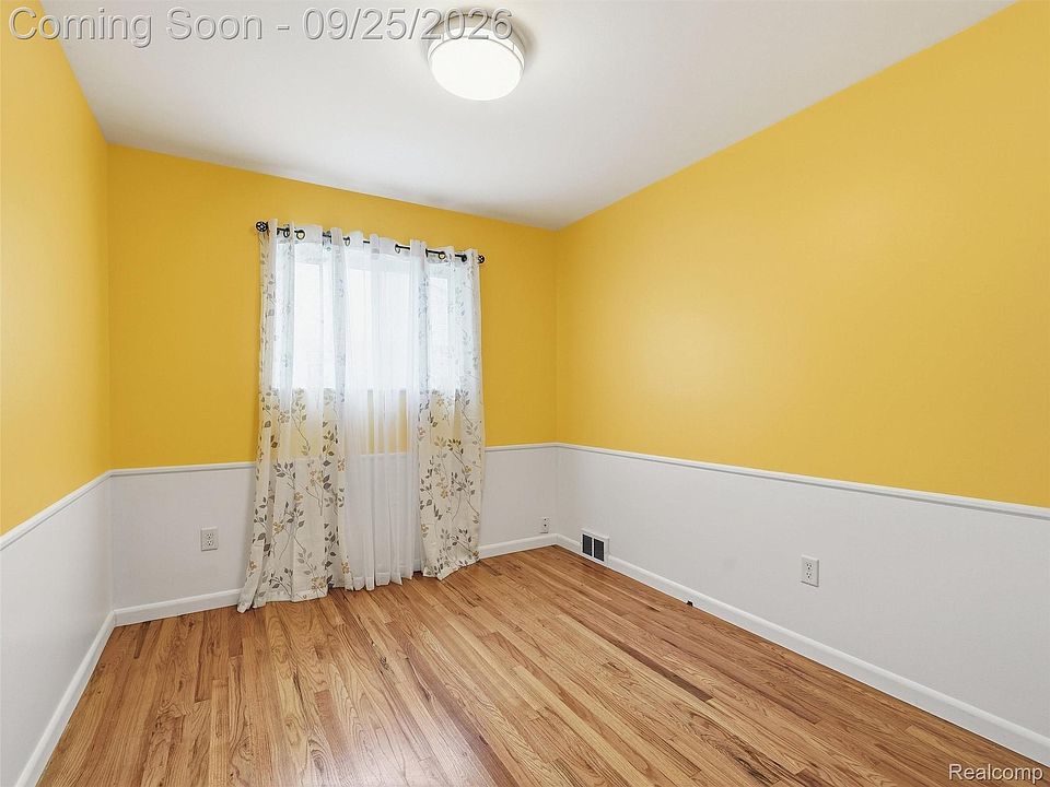 27046 Fairfax St, photo 22