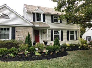 21300 Sydenham Rd, Shaker Heights, OH 44122