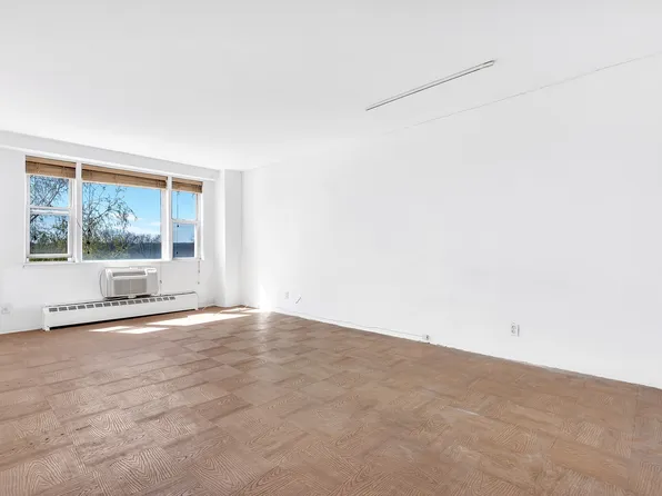 5700 Arlington Avenue image 2 of 10