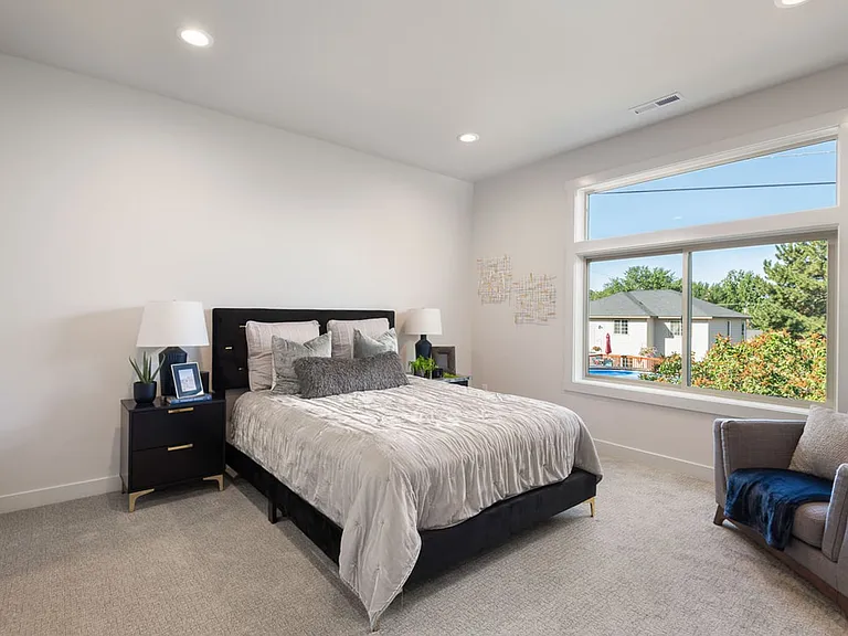 Hidden Hills Condominiums — Photo 24