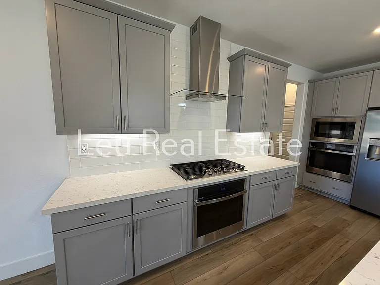 8961 Cerro Vista Dr — Photo 3
