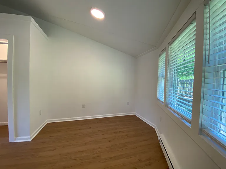 25 Howland Rd #R21-A — Photo 8