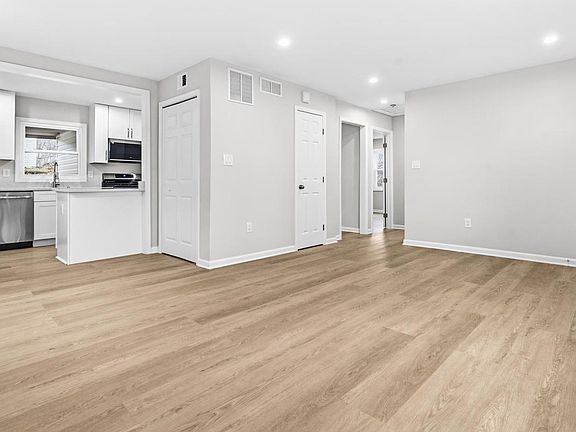 5th image of 4806 Rockford Dr