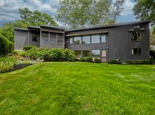 2 Red Ledge Rd, South Hadley, MA 01075