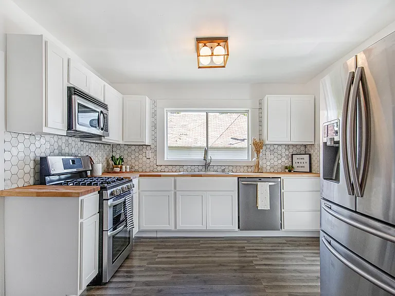 117 Carrier St NE — Photo 2
