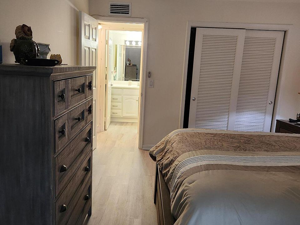 1st image of 302 Wellington B