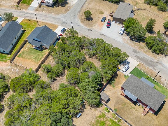 4th image of 2513 Creekview Dr