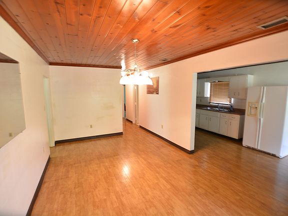 3rd image of 1435 E Boulevard St