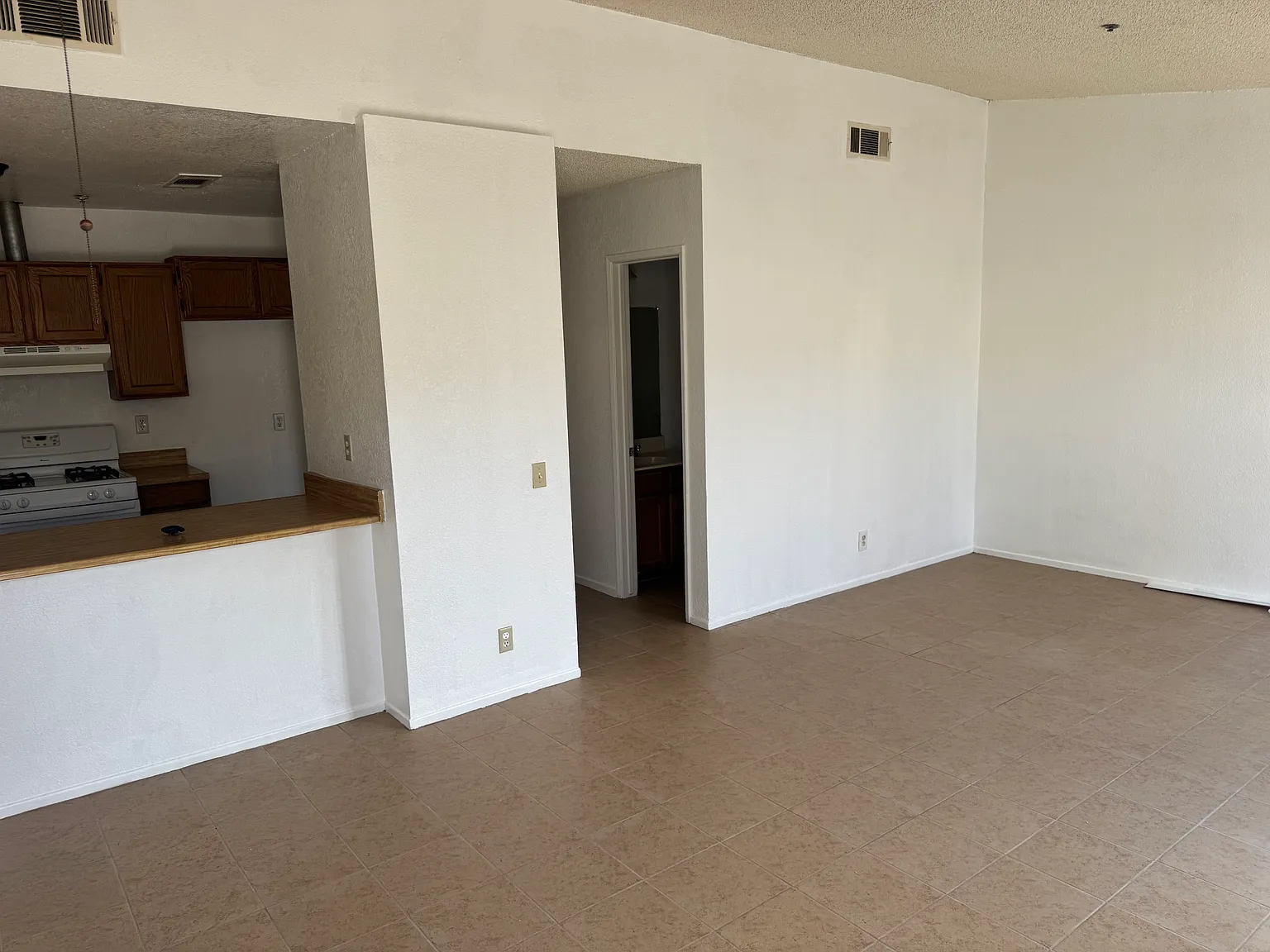 2 bed, 1.5 bath, 897 sqft, $1,750 — Photo 2