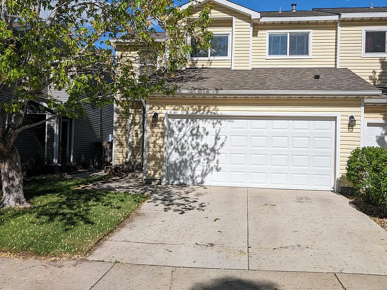 880 Macaw St — Photo 1