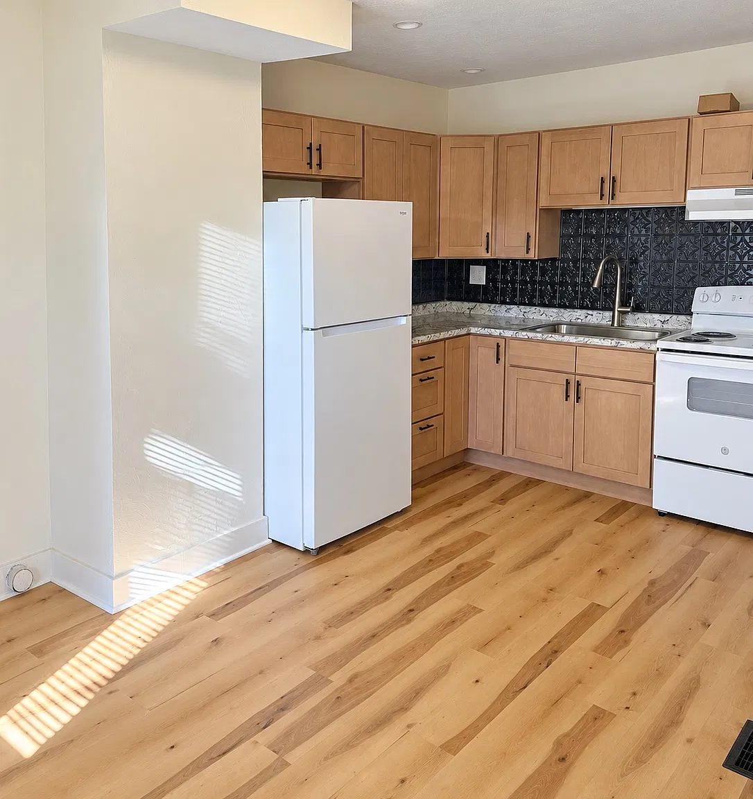 2 bed, 1250 sqft, $1,300 — Photo 3