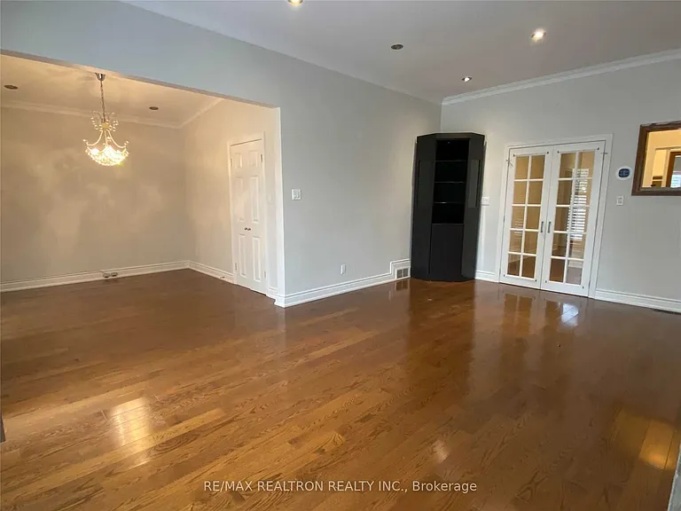 38 Bayberry Cres — Photo 7