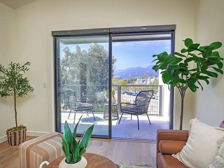 4745 Carpinteria Ave — Photo 22