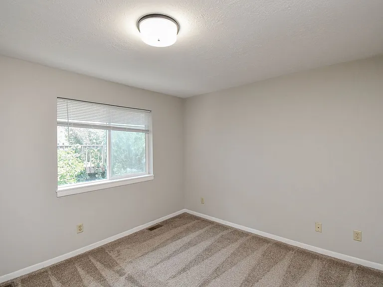 1115 N Duluth Ave — Photo 19