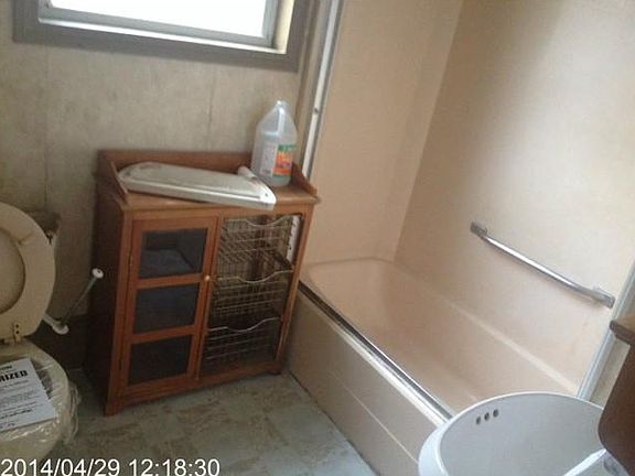 5th image of 122 Oakside St