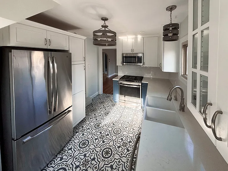 1340 E South St — Photo 10