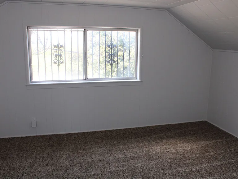 3214 S Leonard Ave — Photo 13