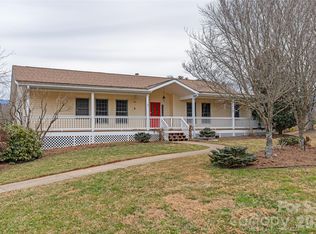 135 Horseshoe Trl, Barnardsville, NC 28709