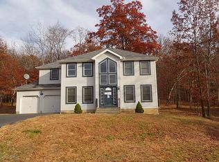 3318 Lancaster Dr, Bushkill, PA 18324