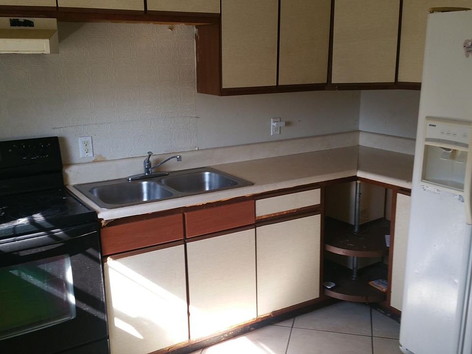 2nd image of 3429 Stella St