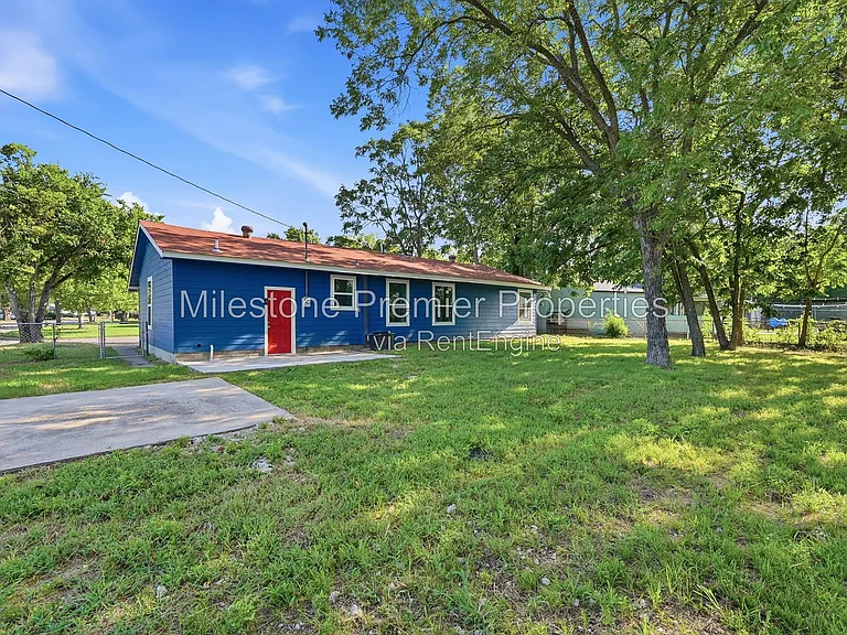 718 W Belden St — Photo 22