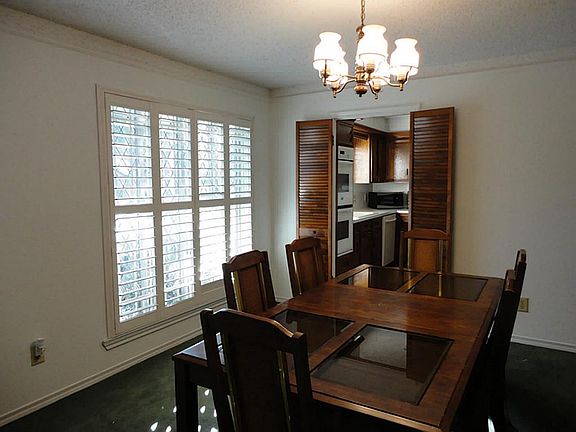 4th image of 4211 Colombia Dr