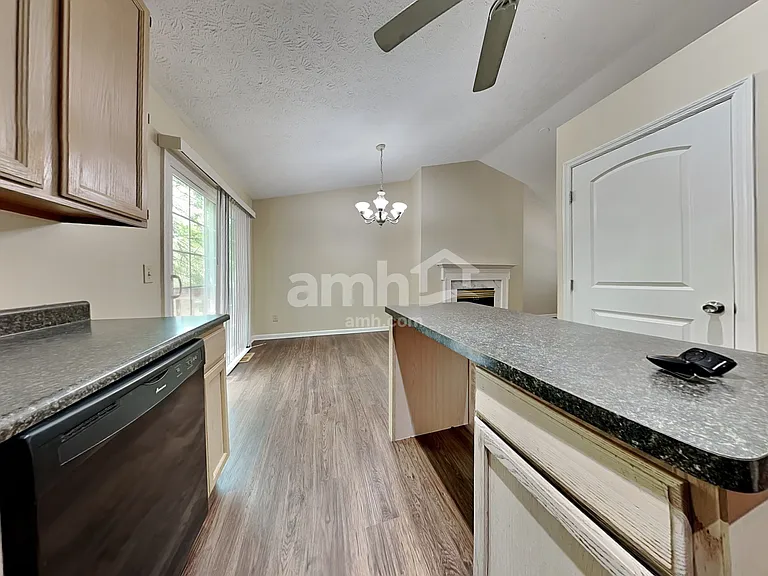 3659 Shorewood Dr — Photo 4