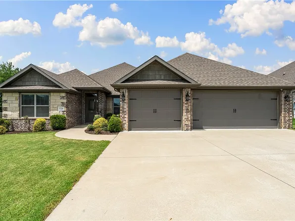 1228 Bradley St, Centerton, AR 72719
