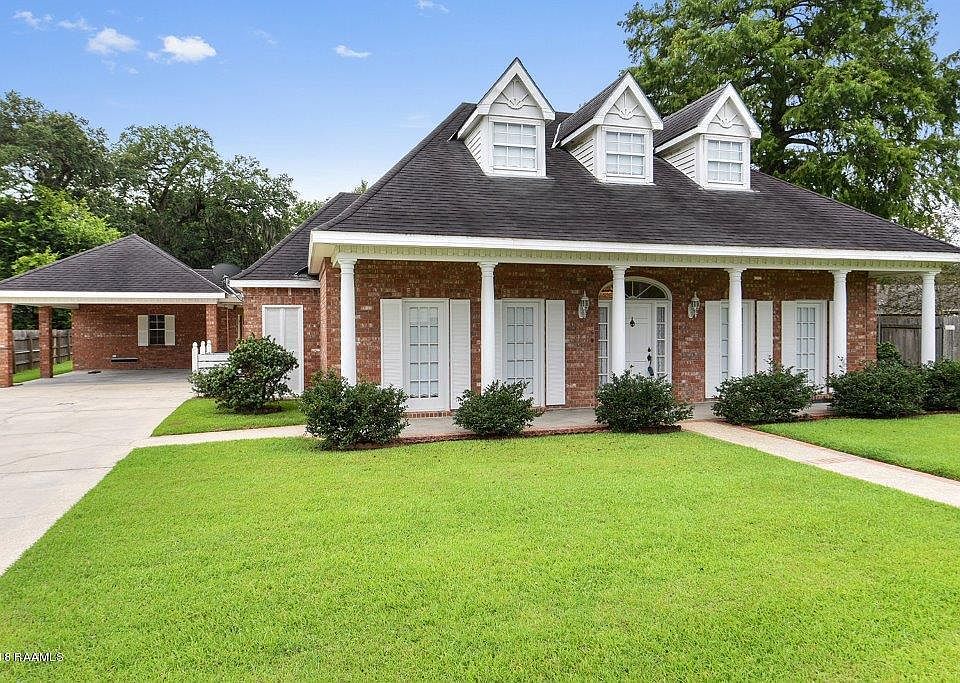1st image of 409 River Woods Dr