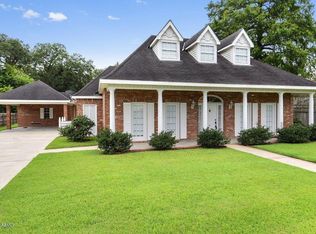 409 River Woods Dr, Lafayette, LA 70508