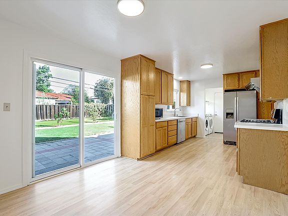 2nd image of 3285 Ruskin Dr