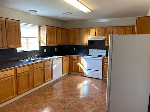 2nd image of 5033 Eton St