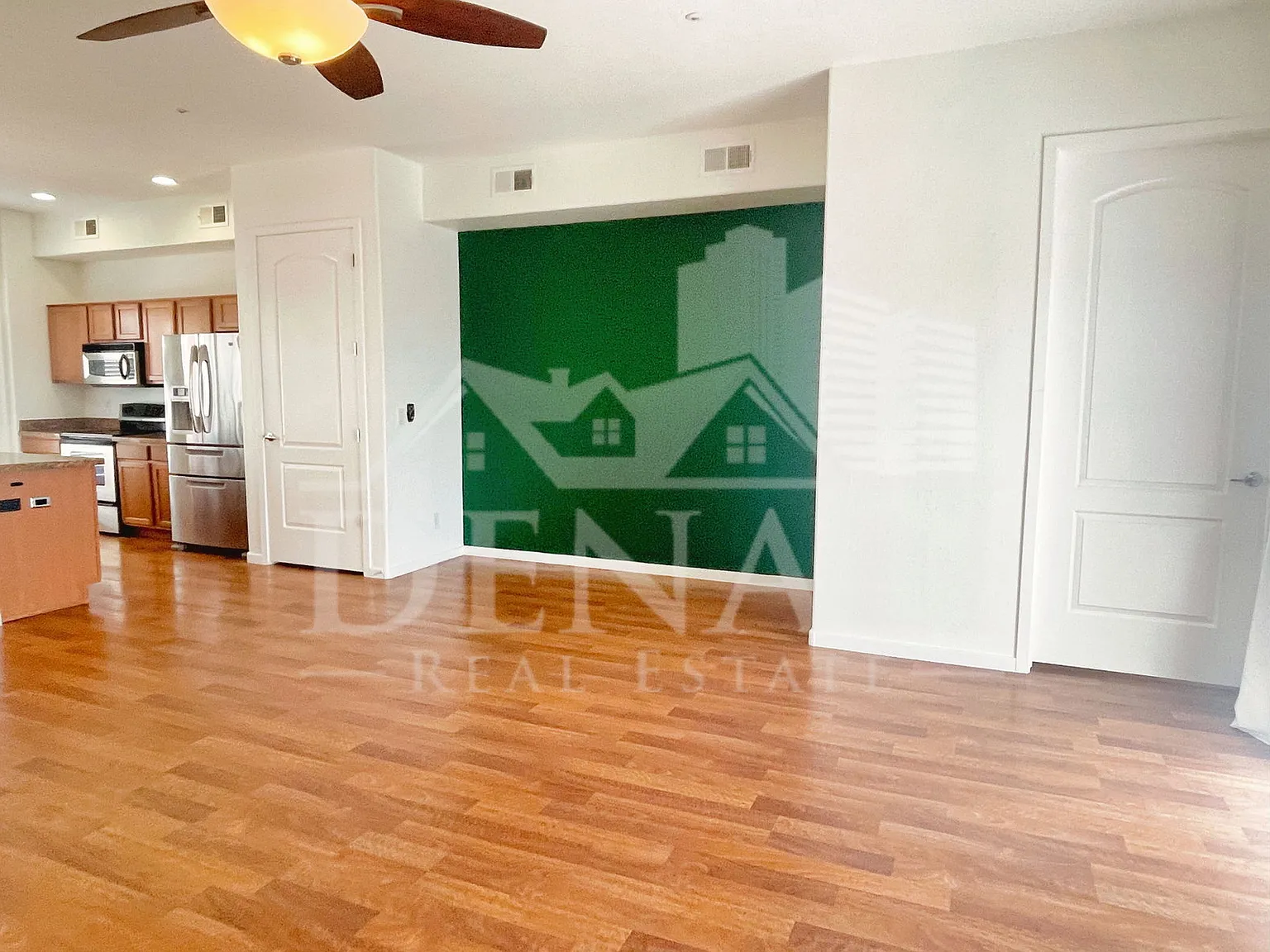 3 bed, 2.5 bath, 1695 sqft, $2,195 — Photo 4