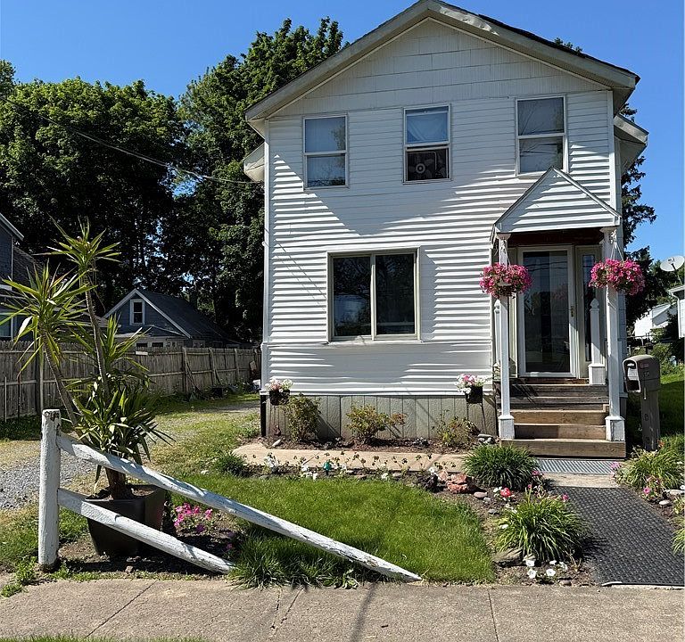 1st image of 104 Garden City Dr