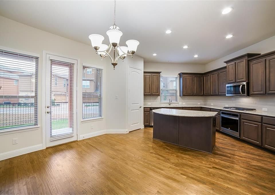 1st image of 2685 Venice Dr Unit 5