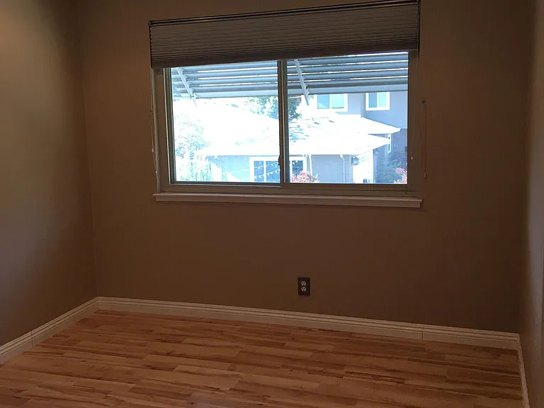 335 N 3rd St #4 — Photo 13