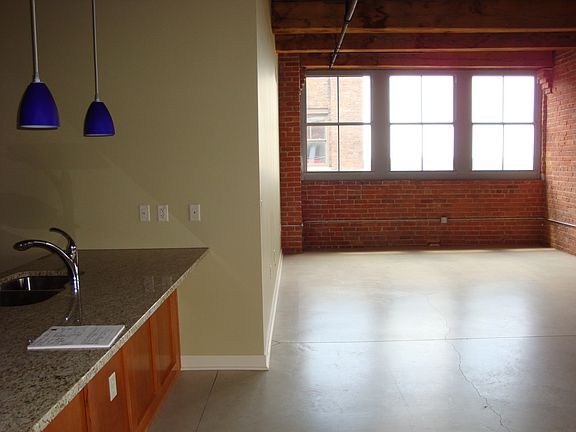 3rd image of 408 W 8th St APT 701